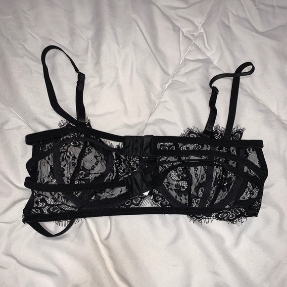 *SOLD* Black Lace Lingerie Set - Picture 4 of 6